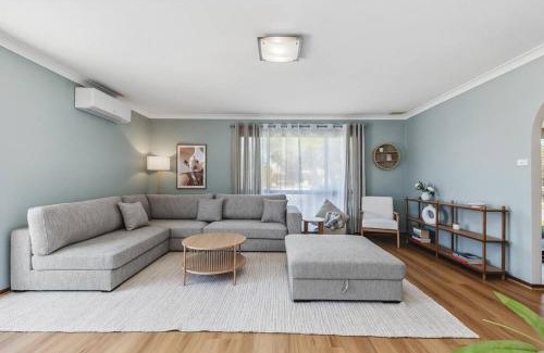 Broadwater House | Sea La Vie ~ Pet Friendly Coastal Chic Broadwater Retreat
