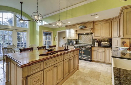 Heritage Woods House | Sea Pines home overlooking the Harbour Town golf course, surrounded by lagoon