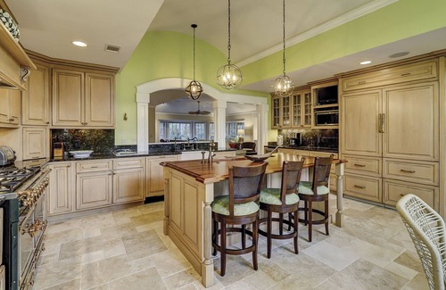 Heritage Woods House | Sea Pines home overlooking the Harbour Town golf course, surrounded by lagoon