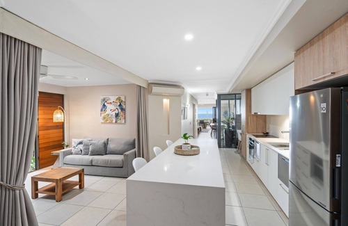 Trinity Beach Apartment | Sea Point On Trinity Beach