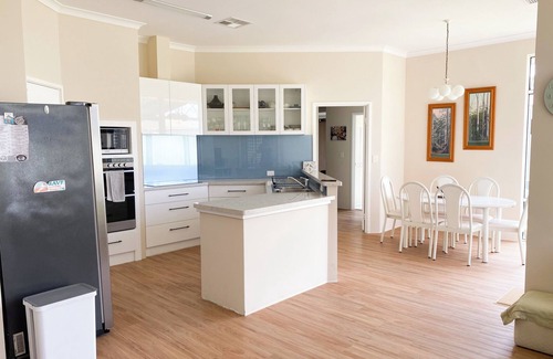 Lancelin House | Sea-renity Now -Welcome to your home away from home!