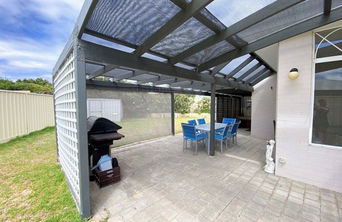 Lancelin House | Sea-renity Now -Welcome to your home away from home!