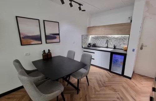 Ashkelon Apartment | Sea Suites - סוויטות מהממות עם מרפסת ליד המרינה באשקלון
