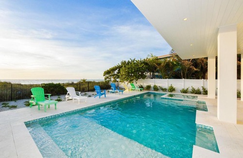 Bradenton Beach House | Sea Swept by AMI Locals