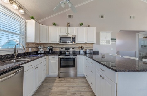 Ocean Sands House | Sea Time C7625 Oceanside Coastal Retreat, Close to the Beach and Shopping