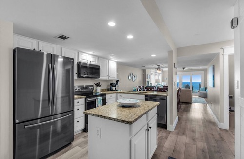 Fort Walton Beach House | Sea Turtle House-On beach-3BR 3.5 Bath Sleeps 12 SUP Kayaks Family Friendly