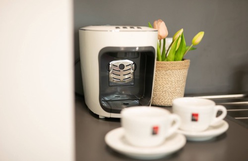 Kaisermuhlen Apartment | Sea View, 1-5 min from U1 Subway, Old Danube, VIC, ACV, Shoppingmall, DanubePark