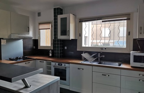 Six-Fours-les-Plages Apartment | Sea View 20 meters from the Beach!