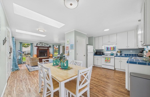 Shelter Cove House | Sea View at Shelter Cove! Ocean View! Game Room! Fireplace! Walk everywhere!