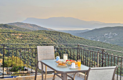Milia House | Sea view between the richness of the Cretan Nature