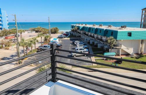Horton Shores House | Sea View Play