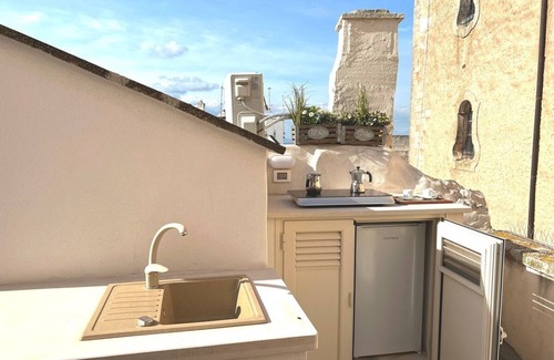 Ostuni House | Sea view terrace - outdoor kitchen - outdoor shower - close to parking lot