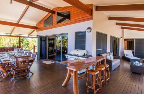 Agnes Water House | Seabreeze - 5 BR w Pool Table - Beachfront