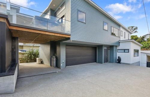 Raumati South House | Seabreeze Retreat - Paraparaumu Holiday Home