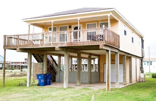 Surfside Beach House | Seabreeze Sueños ※ Surfside Abode a Walk to Beach
