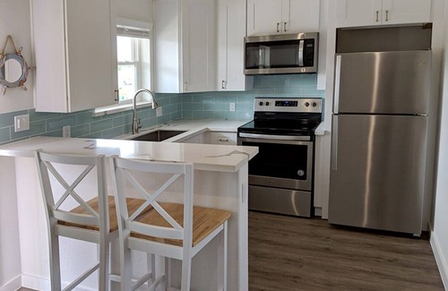 El Lago Cabin | Seabrook Seaside Cabins