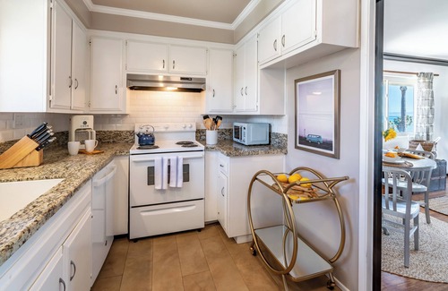 East Mesa Apartment | SeaCliff - Surfrider - Leadbetter Cove Views