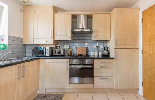 Weston-super-Mare Apartment | Seafront flat-private parking-short walk to town