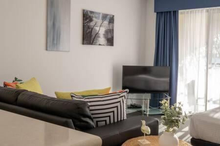 Batehaven Apartment | Seafront Getaway Studio, Great Location with Pool
