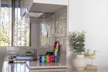 Batehaven Apartment | Seafront Getaway Studio, Great Location with Pool