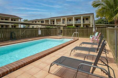 Batehaven Apartment | Seafront Getaway Studio, Great Location with Pool