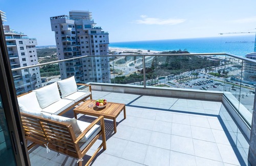 Rishon LeTsiyon Apartment | SeaFront Luxurious 3 BR Apartment