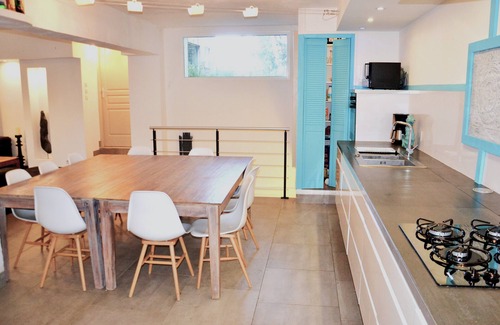 Six-Fours-les-Plages Villa | Seafront with direct beach access and private heated pool in a green setting