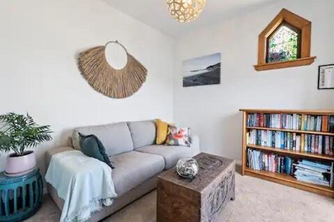 Lower Hutt House | Seaglass Cottage