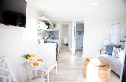 Palm Coast Cottage | Seagrass Cottage I-steps to Atlantic Ocean & Intracoastal Waterway