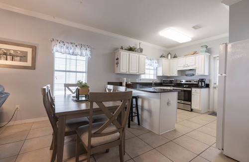 Orange Beach Cottage | Seahorse- Central Location In OB Close TO Wharf! NOW FIDO FRIENDLY!