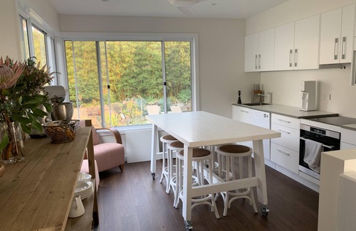 Freshwater Apartment | Sealoc Beach Apartment - Escape to this exquisite two-bedroom house/apartment nestled amidst lush tropical gardens with views of Curl Curl Beach: