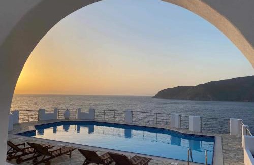 Aegiali Cabin | SeaRock Rooms and Suites