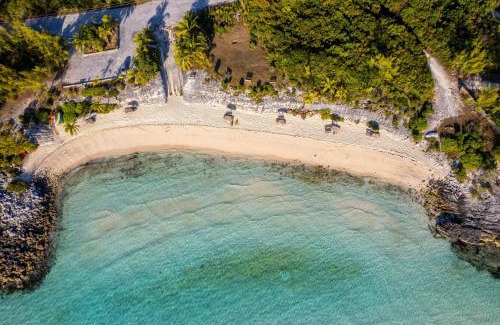 Rainbow Bay House | Seas The Day - Brand New Villa withOcean View, Walk to Rainbow Bea home