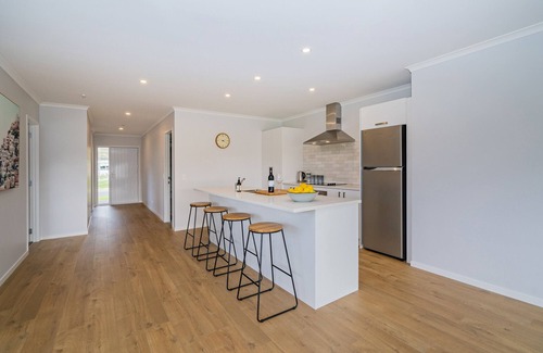 Cooks Beach Cottage | Seascape - Cooks Beach Holiday Home