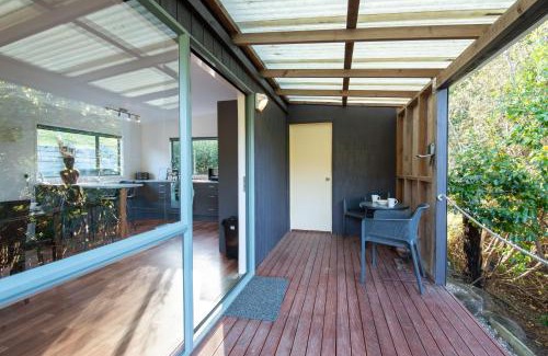 Mahinepua House | Seascape Cottage - Mahinepua Bay Clifftop Retreat