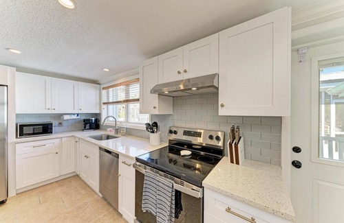 Bradenton Beach House | Seashell Oasis: 2.5 Blocks to Gulf! Dog Friendly, Pool by Anna Maria Life