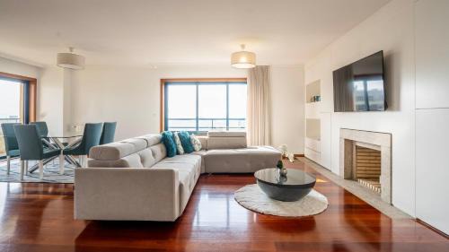 Povoa De Varzim Apartment | Seaside 3BR Flat in Póvoa by LovelyStay