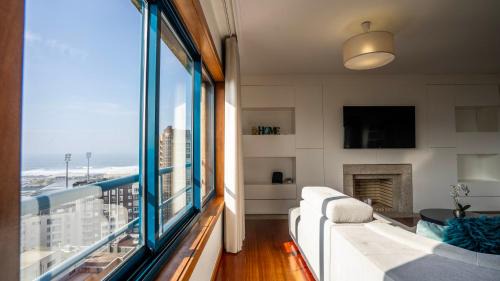Povoa De Varzim Apartment | Seaside 3BR Flat in Póvoa by LovelyStay