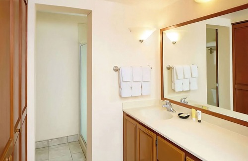 Kaanapali Hotel | Seaside Accommodations! Minutes Away from Blue Hawaiian Helicopter, Pool