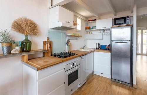 Sausset-les-Pins Apartment | Seaside Bliss in Sausset