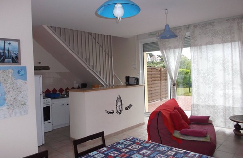 Granville House | Seaside bright villa with garden