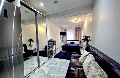 Cleethorpes Apartment | Seaside Escape - Sleeps 4 - Pets Ok - Free Parking