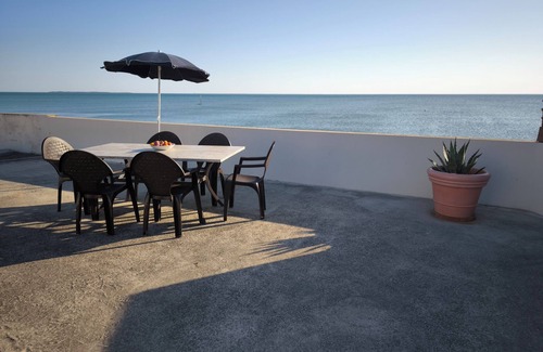 Angoulins House | Seaside house facing the ocean.