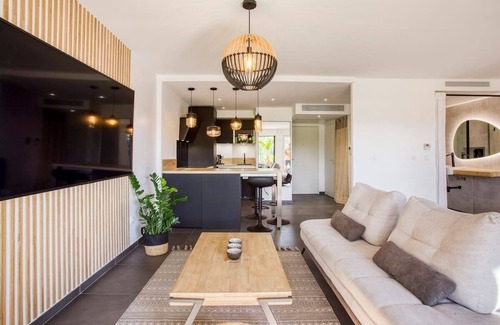 Villeneuve Loubet Beach Apartment | Seaside Loft with Private Rooftop 5* Listed