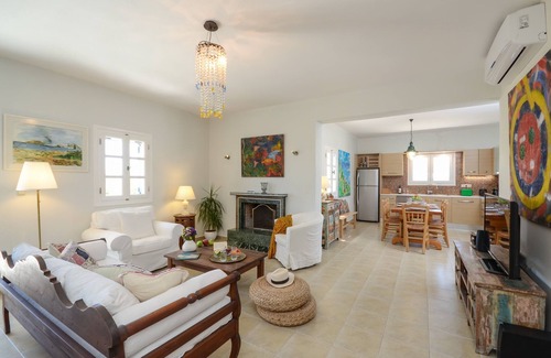 Plaka Villa | Seaside Naxos 3 Villas 2 Private Pools 11BDR/10 BATH Sleeps 28