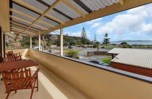Cable Bay House | Seaside on Stratford - Cable Bay Holiday Home