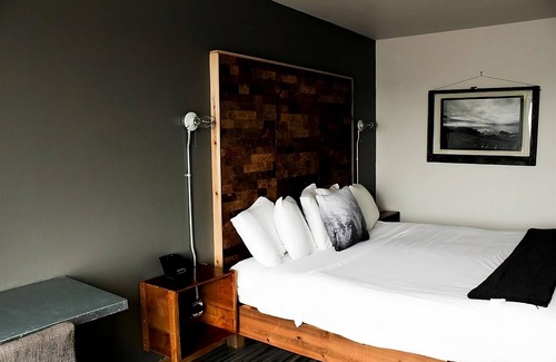 Long Beach Hotel | Seaside Resort! 2 Classy Units, Indoor Pool, Full-service Spa, Pets are Allowed!