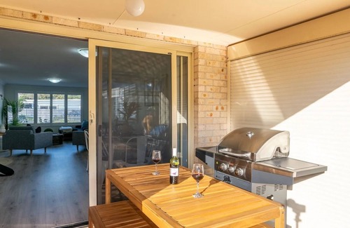 Shellharbour House | Seaside Retreat - Escape on Addison