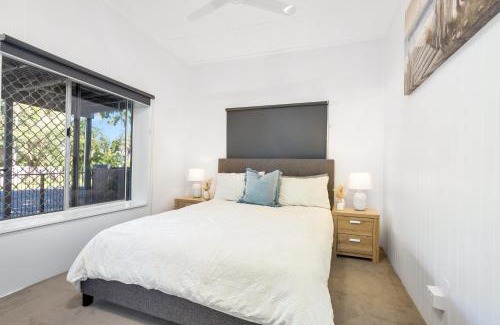 Machans Beach House | Seaside Serenity Modern Cottage with Spa