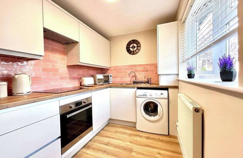 Hayling Island Apartment | Seaside Snug by Honeywhite Homes
